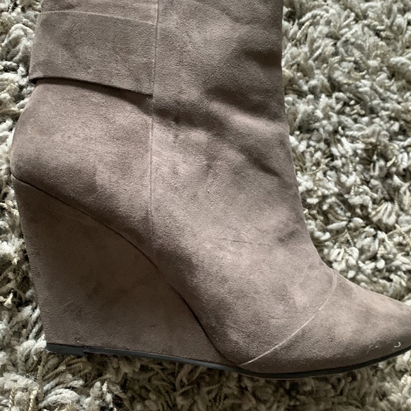 Brushed grey suede booties - Picture 7 of 7